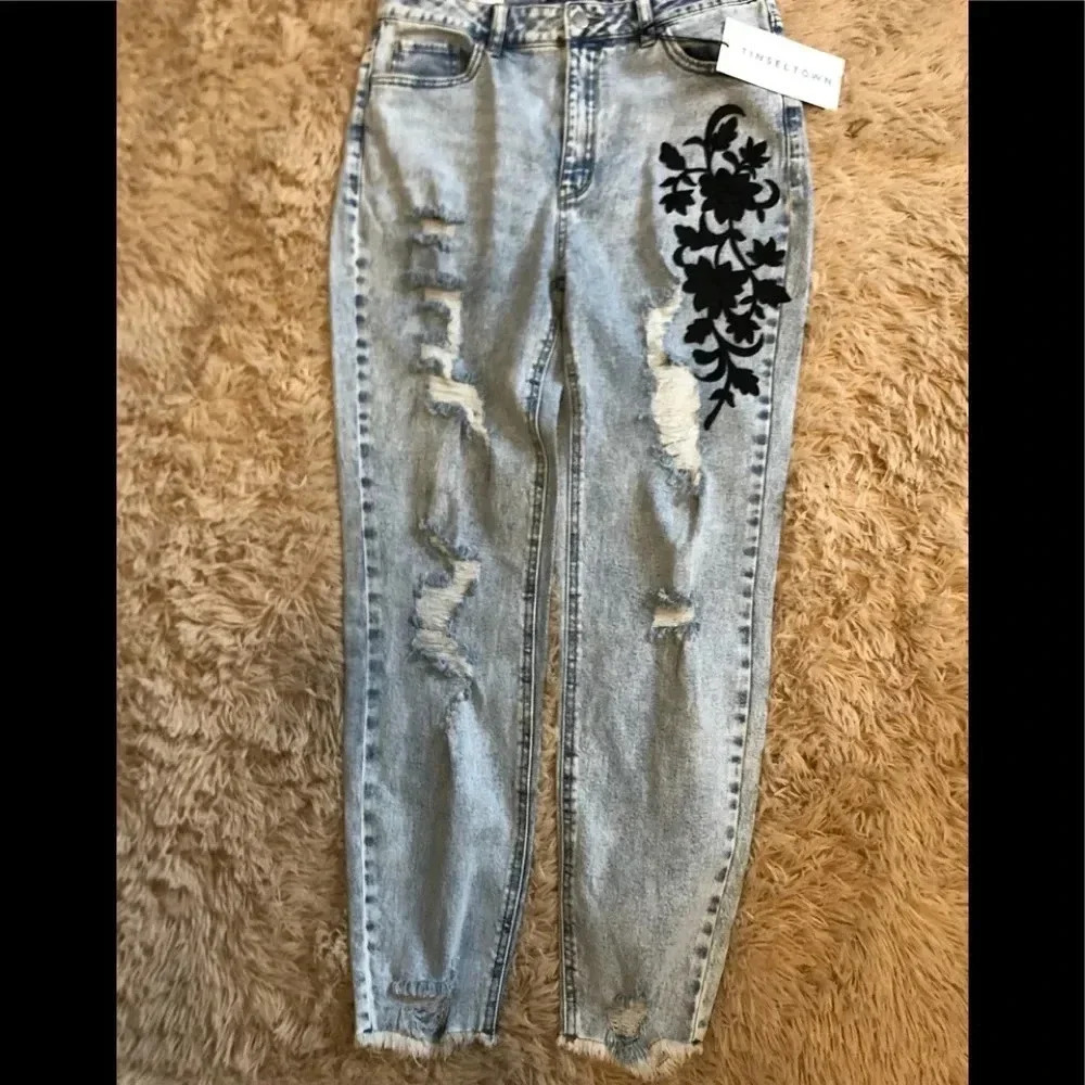Tinseltown mom jeans embroidered distressed new